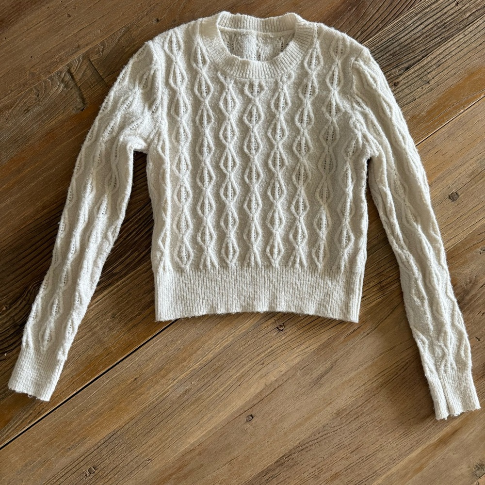 Cream White Cable Knit Sweater Sz XS.